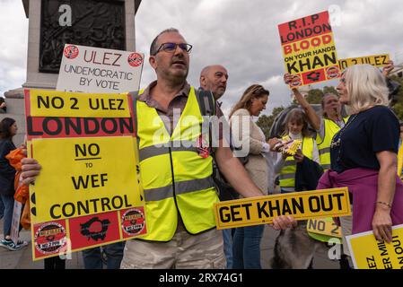 Westminster, Londres, Royaume-Uni. 23 septembre 2023. Des manifestants sont à Westminster pour protester contre l'expansion de la zone à ultra-faible émission (ULEZ) dans tous les arrondissements londoniens. Ils croient qu'il s'agit d'une taxe sur les conducteurs les plus pauvres avec des voitures plus anciennes. Banque D'Images