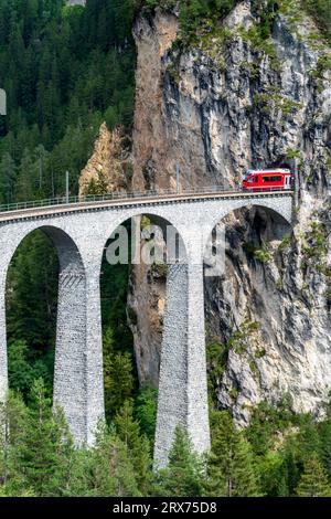 Viaduc ferroviaire Landwasser à Graubünden en Suisse Banque D'Images