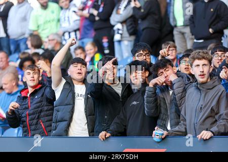 West Bromwich, Royaume-Uni. 23 septembre 2023. Quelques fans de West Bromwich Albion chantent lors du match EFL Sky Bet Championship entre West Bromwich Albion et Millwall aux Hawthorns, West Bromwich, Angleterre le 23 septembre 2023. Photo de Stuart Leggett. Usage éditorial uniquement, licence requise pour un usage commercial. Aucune utilisation dans les Paris, les jeux ou les publications d'un seul club/ligue/joueur. Crédit : UK Sports pics Ltd/Alamy Live News Banque D'Images
