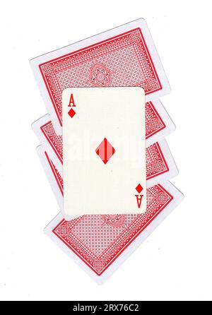 Un montage de dos de cartes à jouer vintage avec l'as des diamants révélé. Banque D'Images