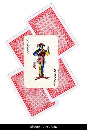 Un montage de dos de cartes à jouer vintage avec le joker révélé. Banque D'Images