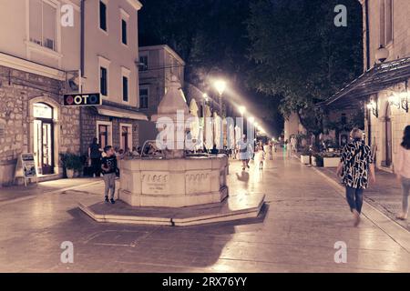 Centre ville de Trebinje de nuit, Bosnie-Herzégovine Banque D'Images