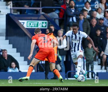 West Bromwich, Royaume-Uni. 23 septembre 2023. Grady Diangana de West Bromwich Albion en action pendant les minutes de clôture du match EFL Sky Bet Championship entre West Bromwich Albion et Millwall aux Hawthorns, West Bromwich, Angleterre le 23 septembre 2023. Photo de Stuart Leggett. Usage éditorial uniquement, licence requise pour un usage commercial. Aucune utilisation dans les Paris, les jeux ou les publications d'un seul club/ligue/joueur. Crédit : UK Sports pics Ltd/Alamy Live News Banque D'Images