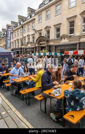 La fête des Grands bains 2023. Un festival célébrant la bonne nourriture et les boissons, City of Bath, Somerset, Angleterre, Royaume-Uni Banque D'Images