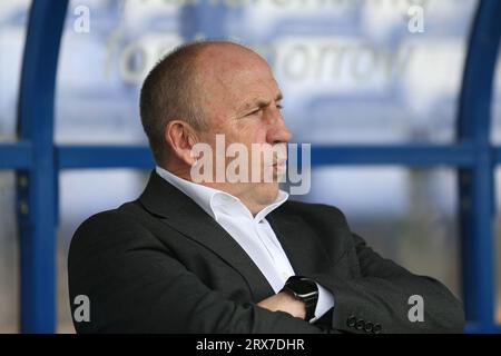 Birkenhead, Royaume-Uni. 23 septembre 2023. John Coleman, le directeur d'Accrington Stanley regarde depuis le pige. EFL Skybet football League Two Match, Tranmere Rovers contre Accrington Stanley à Prenton Park, Birkenhead, Wirral le samedi 23 septembre 2023. Cette image ne peut être utilisée qu'à des fins éditoriales. Usage éditorial uniquement, .pic par Chris Stading/ crédit : Andrew Orchard photographie sportive/Alamy Live News Banque D'Images