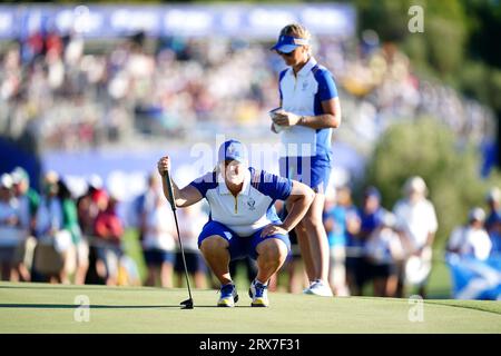 L'européenne Caroline Hedwall sur le 16e green pendant la deuxième journée de la Solheim Cup 2023 à Finca Cortesin, Malaga. Date de la photo : Samedi 23 septembre 2023. Banque D'Images