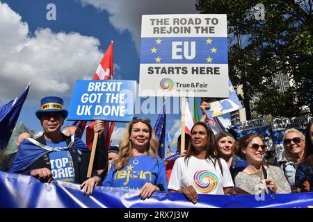 Londres, Angleterre, Royaume-Uni. 23 septembre 2023. Les militants anti-Brexit ont défilé dans le centre de Londres pour appeler le Royaume-Uni à rejoindre l'Union européenne. (Image de crédit : © Thomas Krych/ZUMA Press Wire) USAGE ÉDITORIAL SEULEMENT! Non destiné à UN USAGE commercial ! Crédit : ZUMA Press, Inc./Alamy Live News Banque D'Images