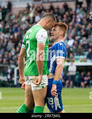 Edimbourg, Royaume-Uni. 23 septembre 2023. Scottish Premiership - Hibernian FC contre St Johnstone FC 23/09/2023Le défenseur de HibsÕ, Lewis Miller, et le défenseur de St Johnstone, Luke Robinson, se croisent alors que Hibernian affronte St Johnstone dans le Scottish Premiership au Easter Road Stadium, Édimbourg, Royaume-Uni crédit : Ian Jacobs/Alamy Live News Banque D'Images