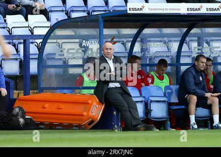 Birkenhead, Royaume-Uni. 23 septembre 2023. John Coleman, le directeur d'Accrington Stanley regarde depuis le pige. EFL Skybet football League Two Match, Tranmere Rovers contre Accrington Stanley à Prenton Park, Birkenhead, Wirral le samedi 23 septembre 2023. Cette image ne peut être utilisée qu'à des fins éditoriales. Usage éditorial uniquement, .pic par Chris Stading/ crédit : Andrew Orchard photographie sportive/Alamy Live News Banque D'Images