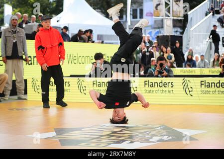 Leuven, Belgique. 23 septembre 2023. QI Xiangyu de Chine concourt au Championnat du monde de breaking WDSF 2023 à Leuven, Belgique, le 23 septembre 2023. Crédit : Zheng Huansong/Xinhua/Alamy Live News Banque D'Images