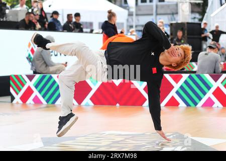 Leuven, Belgique. 23 septembre 2023. Zhang Xinjie, de Chine, concourt au Championnat du monde de breaking WDSF 2023 à Leuven, Belgique, le 23 septembre 2023. Crédit : Zheng Huansong/Xinhua/Alamy Live News Banque D'Images