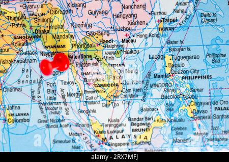 Cette image montre l'emplacement de Vientiane, la capitale du Laos, sur une carte du monde Banque D'Images