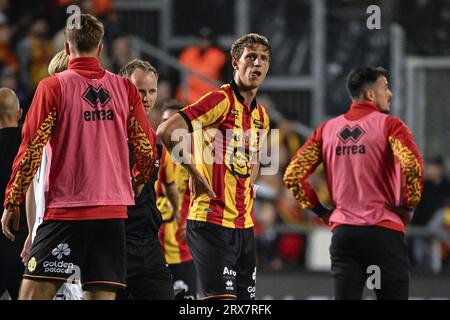 Mechelen, Belgique. 23 septembre 2023. Le Lion Lauberbach de Malines semble abattu après un match de football entre KV Mechelen et OH Leuven, samedi 23 septembre 2023 à Malines, le jour 08 de la saison 2023-2024 de la Jupiler Pro League première division du championnat belge. BELGA PHOTO LAURIE DIEFFEMBACQ crédit : Belga News Agency/Alamy Live News Banque D'Images