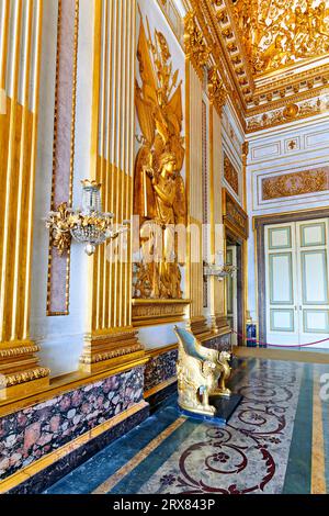 Caserta Campania Italie. Le Palais Royal. La salle du trône Banque D'Images