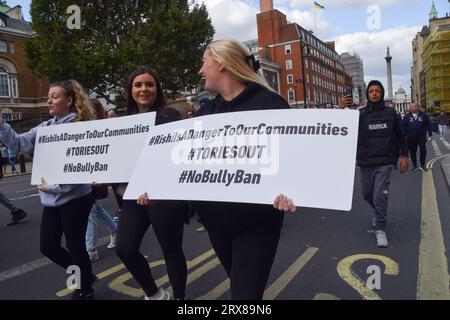 Londres, Royaume-Uni. 23 septembre 2023. Les propriétaires de chiens et leurs supporters ont défilé à Westminster pour protester contre l'interdiction américaine des Bully XL. La race de chien est sur le point d'être interdite au Royaume-Uni suite à une série d'attaques contre des personnes. Crédit : Vuk Valcic/Alamy Live News Banque D'Images