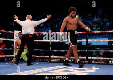 Moses Itauma célèbre après avoir remporté la victoire sur amine Boucetta au premier tour lors du Heavyweight Match à l'OVO Arena Wembley, Londres. Date de la photo : Samedi 23 septembre 2023. Banque D'Images