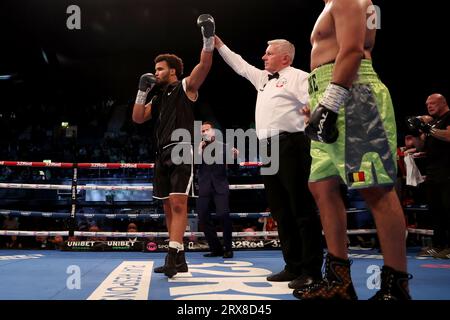 Moses Itauma célèbre après avoir remporté la victoire sur amine Boucetta au premier tour lors du Heavyweight Match à l'OVO Arena Wembley, Londres. Date de la photo : Samedi 23 septembre 2023. Banque D'Images