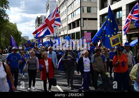 Green Park, Londres, Royaume-Uni. 23 septembre 2023. National rejoint Mars II, il y a des rumeurs selon lesquelles la Grande-Bretagne pourrait rejoindre l'Union européenne en tant que «membre associé» sous les plans de la France et de l'Allemagne pour l'expansion du bloc. Crédit : Voir Li/Picture Capital/Alamy Live News Banque D'Images