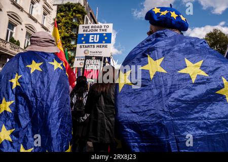 23 septembre 2023. Londres, Royaume-Uni. Environ 3 000 militants et sympathisants pro-européens participent à une marche nationale et à un rassemblement dans le centre de Londres. Les militants affirment que le Brexit a été un désastre pour le Royaume-Uni et exigent que le pays rétablisse son adhésion à l’Union européenne. Banque D'Images