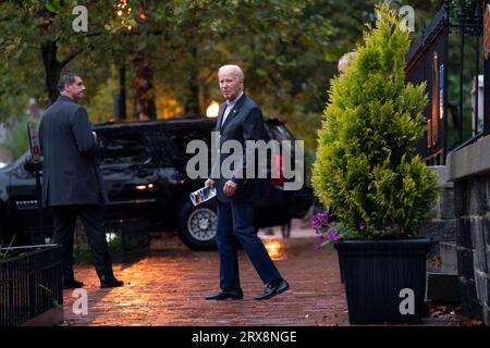 Washington, États-Unis. 23 septembre 2023. Le président AMÉRICAIN Joe Biden quitte la messe de l'après-midi à l'église catholique Holy Trinity, dans le quartier de Georgetown à Washington, DC, le samedi 23 septembre 2023. (Photo Bonnie Cash/SIPA USA) crédit : Abaca Press/Alamy Live News Banque D'Images