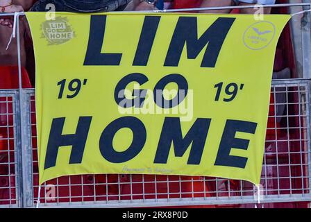 ALMERIA, ESPAGNE - SEPTEMBRE 23 : fans de Valence avant le match entre UD Almeria et Valencia CF de la Liga EA Sports le 23 septembre 2023 au Power Horse Stadium à Almeria, Espagne. (Photo de Samuel Carreño) crédit : PX Images/Alamy Live News Banque D'Images