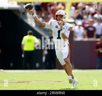 23 septembre 2023 : le quarterback d'Auburn Payton Thorne (1 ans) passe le ballon lors d'un match de football universitaire de la NCAA entre Texas A&M et Auburn le 23 septembre 2023 à College Station. Texas A&M Won, 27-10. (Image de crédit : © Scott Coleman/ZUMA Press Wire) USAGE ÉDITORIAL SEULEMENT! Non destiné à UN USAGE commercial ! Banque D'Images
