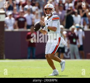 23 septembre 2023 : le quarterback d'Auburn Payton Thorne (1 ans) passe le ballon lors d'un match de football universitaire de la NCAA entre Texas A&M et Auburn le 23 septembre 2023 à College Station. Texas A&M Won, 27-10. (Image de crédit : © Scott Coleman/ZUMA Press Wire) USAGE ÉDITORIAL SEULEMENT! Non destiné à UN USAGE commercial ! Banque D'Images