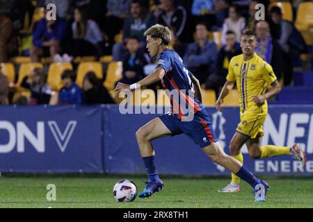 MADRID, ESPAGNE - SEPTEMBRE 23 : Kento Hashimoto lors du match de la Liga Hypermotion 2023/24 entre Alcorcon et Huesca au stade Santo Domingo. Crédit : Guille Martinez/AFLO/Alamy Live News Banque D'Images