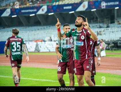 Kolkata, Inde. 23 septembre 2023. Mohunbagan Super Giants (MBSG) débute la saison 2023-24 de la Indian Super League (ISL) avec une victoire emphatique de 3-1 contre le Roundglass Punjab FC dans leur match au VYBK Stadium, Kolkata le 23 septembre 2023. Les buteurs sont Jason Cummings, Dimitri Petratos et Manvir Singh pour MBSG tandis que Luka Majcen a marqué pour Punjab FC. (Photo Amlan Biswas/Pacific Press) crédit : Pacific Press Media production Corp./Alamy Live News Banque D'Images