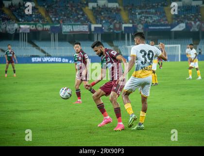 Kolkata, Inde. 23 septembre 2023. Mohunbagan Super Giants (MBSG) débute la saison 2023-24 de la Indian Super League (ISL) avec une victoire emphatique de 3-1 contre le Roundglass Punjab FC dans leur match au VYBK Stadium, Kolkata le 23 septembre 2023. Les buteurs sont Jason Cummings, Dimitri Petratos et Manvir Singh pour MBSG tandis que Luka Majcen a marqué pour Punjab FC. (Photo Amlan Biswas/Pacific Press) crédit : Pacific Press Media production Corp./Alamy Live News Banque D'Images