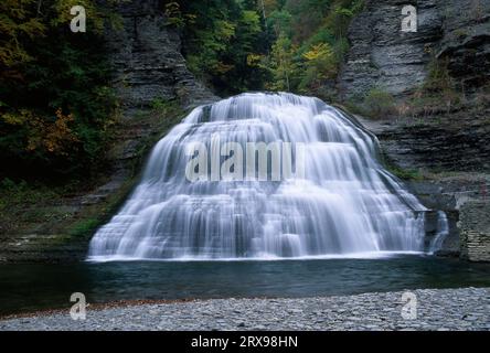 Lower Falls, Robert H Treman State Park, New York Banque D'Images