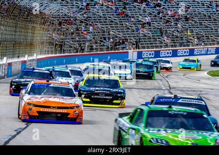 Fort Worth, Texas - 23 septembre 2023 : les pilotes se disputent une position lors de la NASCAR Xfinity Series Andy's Frozen Custard 300 au Texas Motor Speedway. Crédit : Nick Paruch/Alamy Live News Banque D'Images