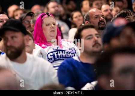 Melbourne, Australie, 24 septembre 2023. Les amateurs de hockey regardent le match de la série mondiale de la LNH entre les Kings de Los Angeles et les Coyotes de l’Arizona au Rod laver Arena le 24 septembre 2023 à Melbourne, en Australie. Crédit : Dave Hewison/Speed Media/Alamy Live News Banque D'Images