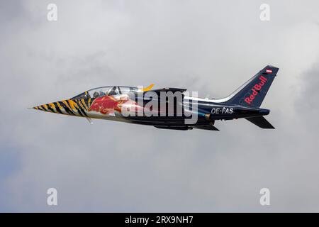 Red Bull (The Flying Bulls) Dassault-Dornier Alpha Jet (REG : OE-FAS) décolle pour la première fois pour MIA 2023. Banque D'Images