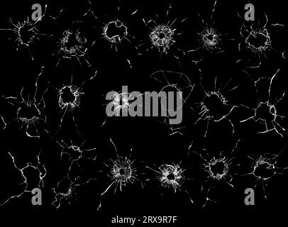 Grande collection de fissures de verre cassé sur fond noir. 18 images dans une seule photo. Concept de plans sur la fenêtre pour la conception. Banque D'Images