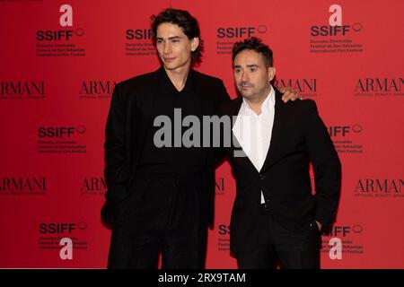 Donostia, Espagne. 22 septembre 2023. Enzo Vogrincic et le réalisateur Juan Antonio Bayona ont assisté à la Society of the Snow la sociedad de la nieve Red Carpet lors du 71e Festival International du film de San Sebastian au Victoria Eugenia Theatre. (Photo de Nacho Lopez/SOPA Images/Sipa USA) crédit : SIPA USA/Alamy Live News Banque D'Images