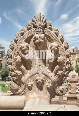 Statue hindoue de serpents, sur la terrasse du palais historique du baron Empain avant restauration, le Caire, Egypte Banque D'Images