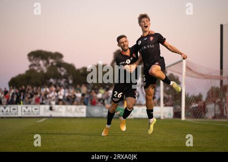 Sunshine North, Australie. 24 septembre 2023. Thomas Waddingham marque le but d'ouverture pour le Brisbane Roar. Crédit : James Forrester/Alamy Live News Banque D'Images