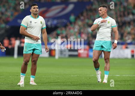 Le Sud-Africain Damian de Allende(L) Jesse Kriel lors du match de la coupe du monde de Rugby 2023 dans la poule B entre l'Afrique du Sud et l'Irlande au Stade de France à Saint-Denis, à l'extérieur de Paris, le samedi 23 septembre 2023. Crédit : Aki Nagao/AFLO/Alamy Live News Banque D'Images