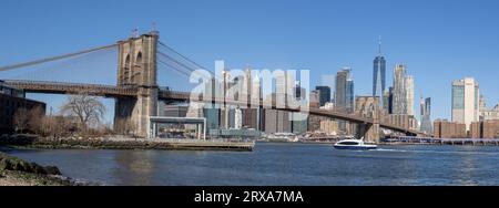 États-Unis, New York, New York City, Brooklyn, DUMBO, vue du pont de Brooklyn, Lower Manhattan en arrière-plan Banque D'Images