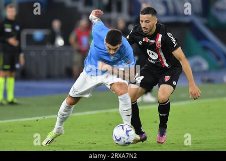 Rome, Latium. 23 septembre 2023. Mattia Zaccagni du SS Lazio, Patrick Ciurria de Monza lors du match de Serie A entre Lazio et Monza au Stade Olympique, Italie, le 23 septembre 2023. AllShotLive/Sipa USA crédit : SIPA USA/Alamy Live News Banque D'Images