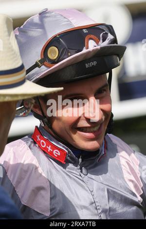 Le jockey professionnel William Buick photographié à l'hippodrome de Goodwood à Chichester, West Sussex, Royaume-Uni. Banque D'Images