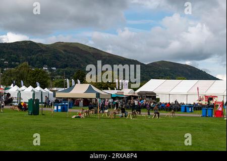 Les Malvern Hills en toile de fond et le spectacle d'automne de Malvern organisé au Three Counties Showgrounds à Malvern dans le Worcestershire, en Grande-Bretagne Banque D'Images