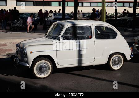 1969 Siège 600. Réunion de voitures anciennes à Torremolinos, Málaga, Espagne. Banque D'Images