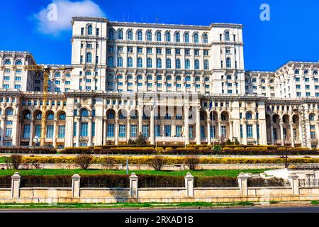 Le Palais du Parlement, la Maison du peuple, le deuxième plus grand bâtiment du monde a été construit comme un palais pour Nicolae Ceauşescu, Bucarest, Roumanie Banque D'Images