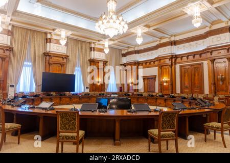 Intérieur du Palais du Parlement, la Maison du peuple, construite comme palais pour Nicolae Ceauşescu, Bucarest, Roumanie Banque D'Images