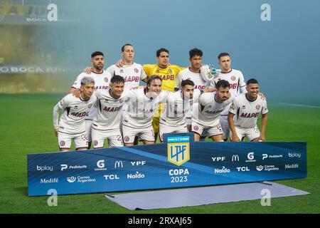 Buenos Aires, Argentine. 23 septembre 2023. Le groupe de l'équipe CA Lanus lors du match de Liga Argentina entre Boca Juniors et CA Lanus a joué au stade de la Bombonera le 23 septembre 2023 à Buenos Aires, Espagne. (Photo de Santiago Joel Abdala/PRESSINPHOTO) crédit : PRESSINPHOTO SPORTS AGENCY/Alamy Live News Banque D'Images