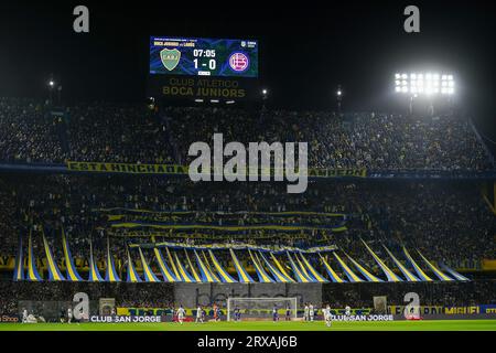 Buenos Aires, Argentine. 23 septembre 2023. Fans de Boca Juniors, la 12 sur le stade de la Bombonera lors du match de Liga Argentina entre Boca Juniors et CA Lanus a joué au stade de la Bombonera le 23 septembre 2023 à Buenos Aires, Espagne. (Photo de Santiago Joel Abdala/PRESSINPHOTO) crédit : PRESSINPHOTO SPORTS AGENCY/Alamy Live News Banque D'Images