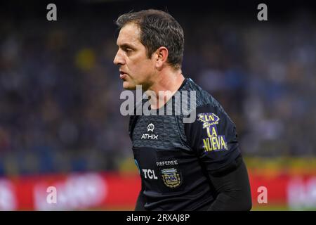Buenos Aires, Argentine. 23 septembre 2023. L'arbitre Fernando Echenique lors du match de Liga Argentina entre Boca Juniors et CA Lanus a joué au stade de la Bombonera le 23 septembre 2023 à Buenos Aires, Espagne. (Photo de Santiago Joel Abdala/PRESSINPHOTO) crédit : PRESSINPHOTO SPORTS AGENCY/Alamy Live News Banque D'Images