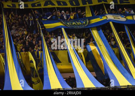 Buenos Aires, Argentine. 23 septembre 2023. Fans de Boca Juniors, la 12 lors du match de Liga Argentina entre Boca Juniors et CA Lanus a joué au stade la Bombonera le 23 septembre 2023 à Buenos Aires, Espagne. (Photo de Santiago Joel Abdala/PRESSINPHOTO) crédit : PRESSINPHOTO SPORTS AGENCY/Alamy Live News Banque D'Images